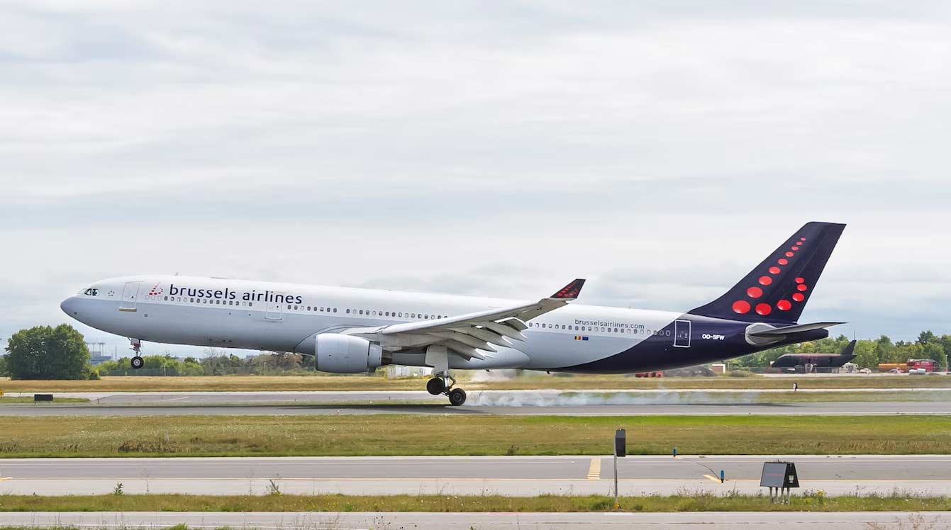 brussels airlines aircraft taking off