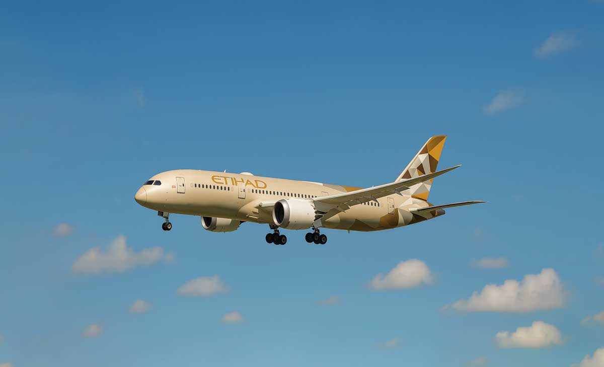 goldenes Etihad Airways Flugzeug SkyRefund